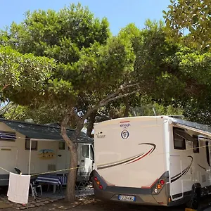** Campeggio Villaggio La Roccia Italia